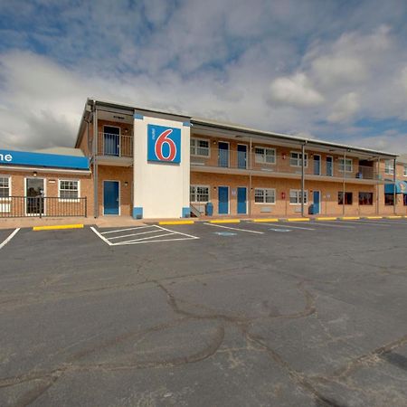 Motel 6-Falls Church, VA - Arlington Boulevard Exterior foto